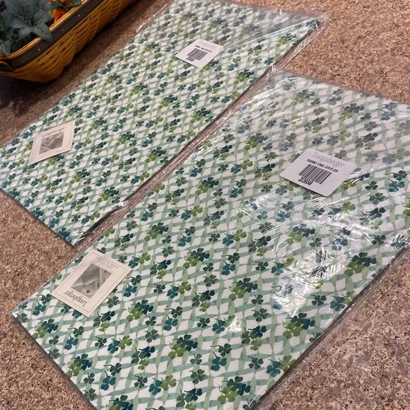 NIP 4 Fabric Placemats Shamrock Lots of Luck (2 Packages of 2 in Each Package) - Picture 1 of 12